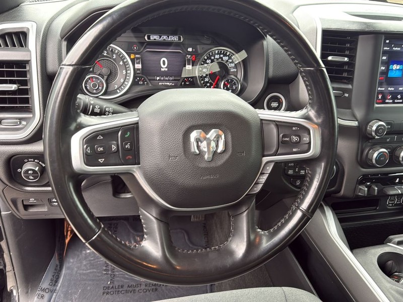 Ram 1500 Vehicle Full-screen Gallery Image 26