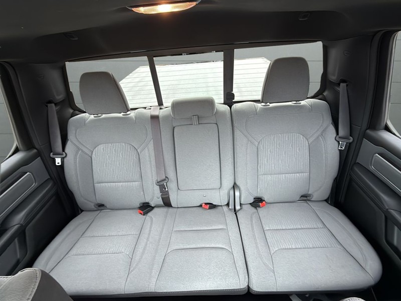 Ram 1500 Vehicle Full-screen Gallery Image 27