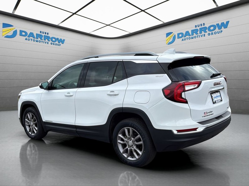 GMC Terrain Vehicle Full-screen Gallery Image 3