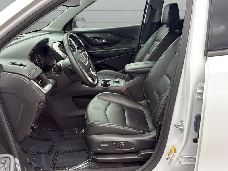 GMC Terrain Vehicle Full-screen Gallery Image 10