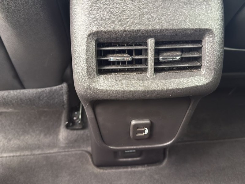 GMC Terrain Vehicle Full-screen Gallery Image 17