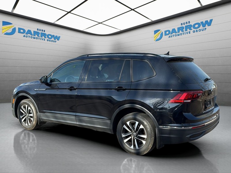 Volkswagen Tiguan Vehicle Full-screen Gallery Image 3