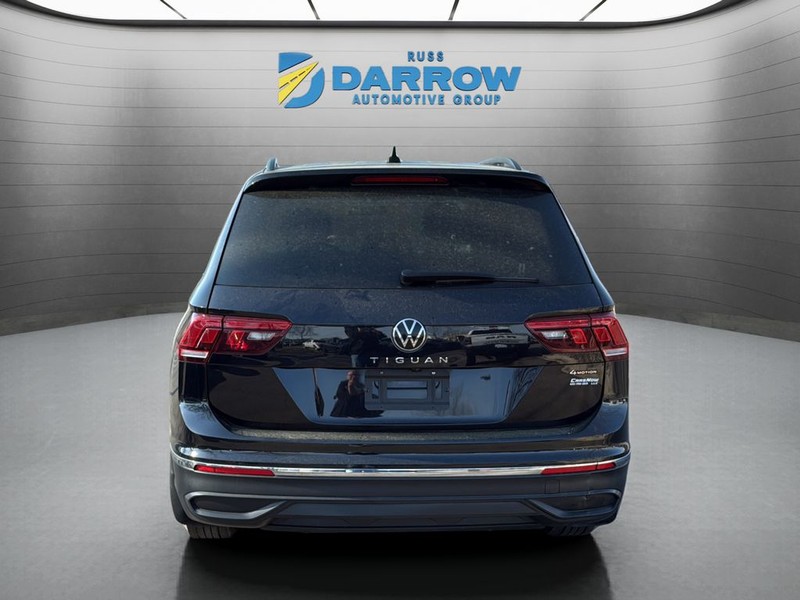 Volkswagen Tiguan Vehicle Full-screen Gallery Image 4