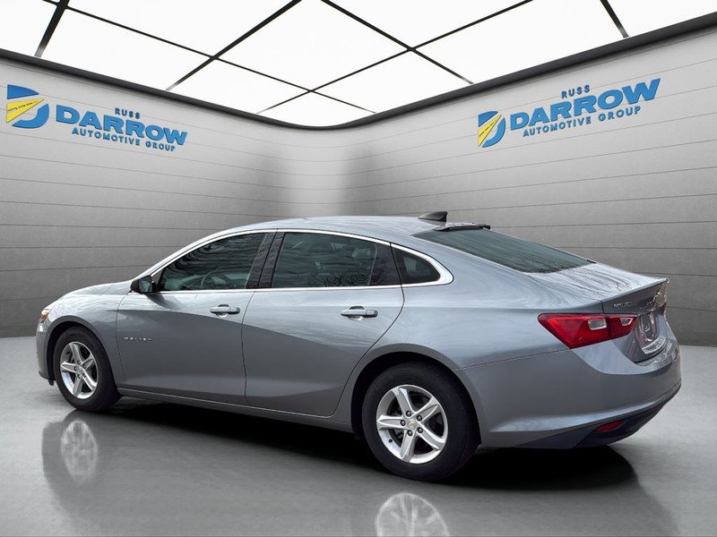 Chevrolet Malibu Vehicle Full-screen Gallery Image 3
