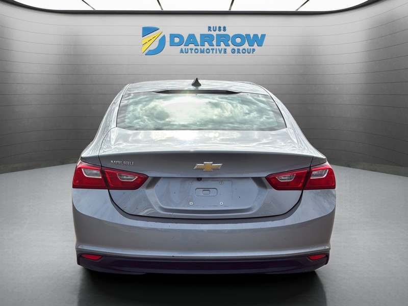 Chevrolet Malibu Vehicle Full-screen Gallery Image 4