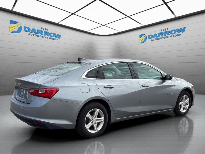Chevrolet Malibu Vehicle Full-screen Gallery Image 5