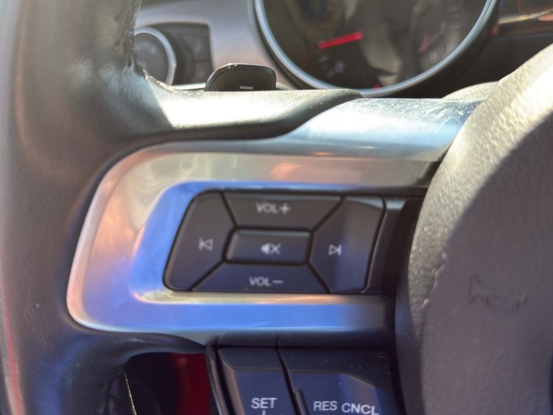 Ford Mustang Vehicle Full-screen Gallery Image 9