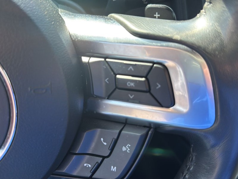 Ford Mustang Vehicle Full-screen Gallery Image 10