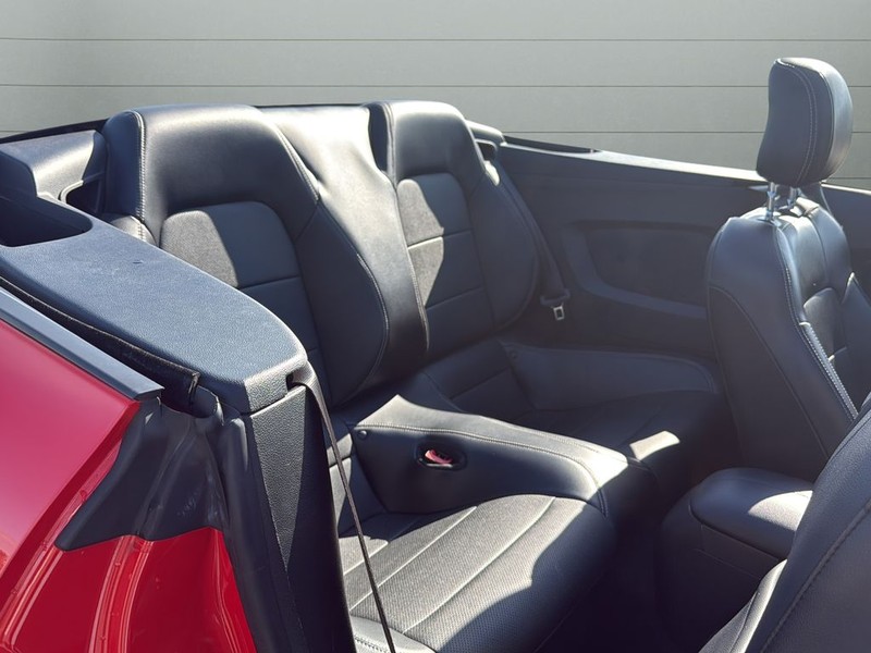 Ford Mustang Vehicle Full-screen Gallery Image 15