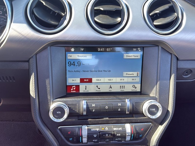 Ford Mustang Vehicle Full-screen Gallery Image 23