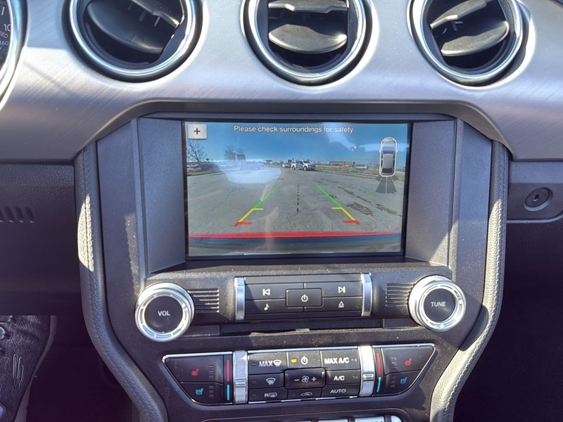 Ford Mustang Vehicle Full-screen Gallery Image 24