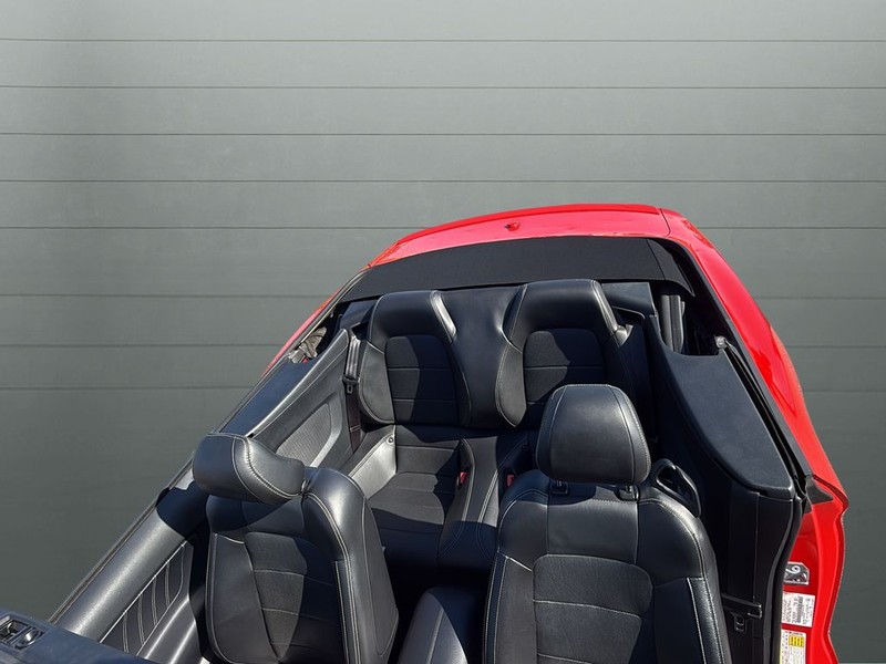 Ford Mustang Vehicle Full-screen Gallery Image 29