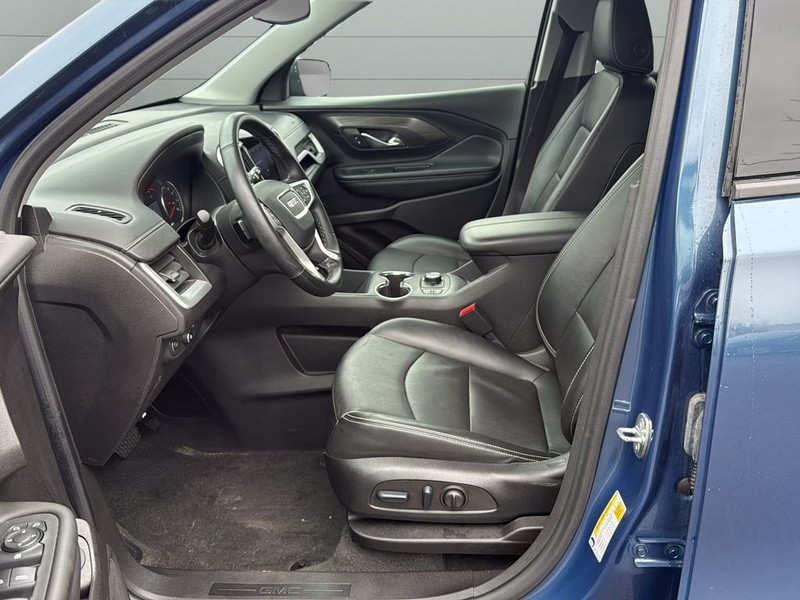 GMC Terrain Vehicle Full-screen Gallery Image 10