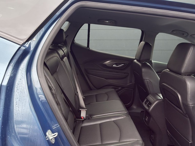 GMC Terrain Vehicle Full-screen Gallery Image 14