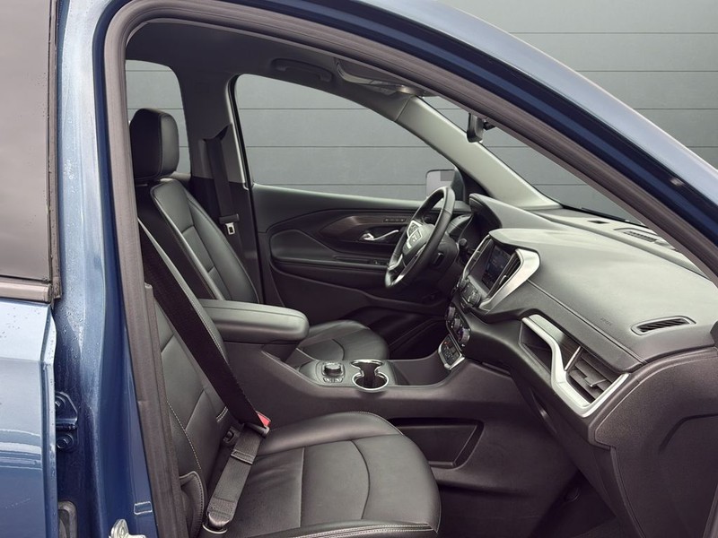 GMC Terrain Vehicle Full-screen Gallery Image 15