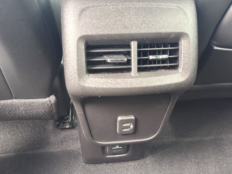 GMC Terrain Vehicle Full-screen Gallery Image 17