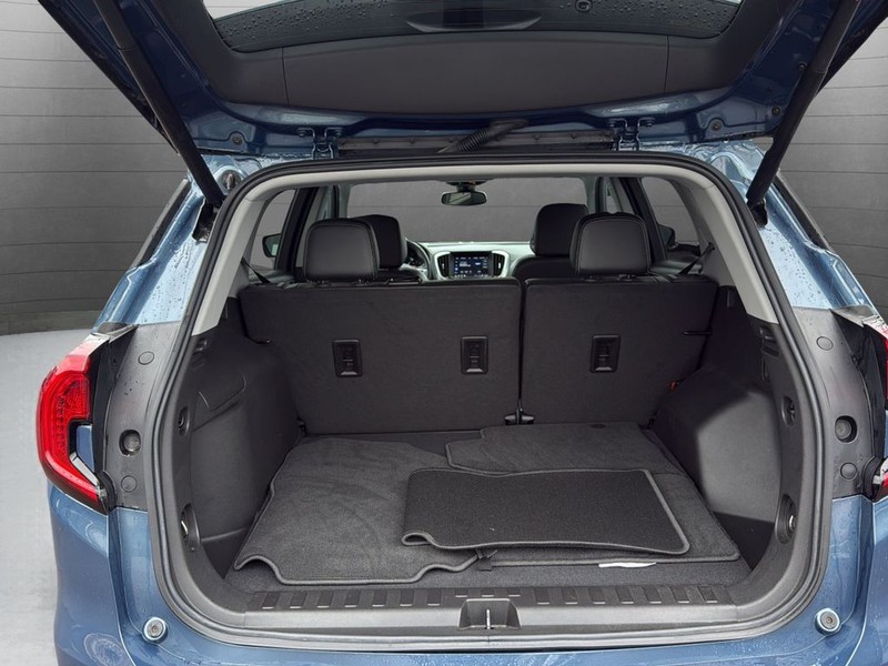 GMC Terrain Vehicle Full-screen Gallery Image 23