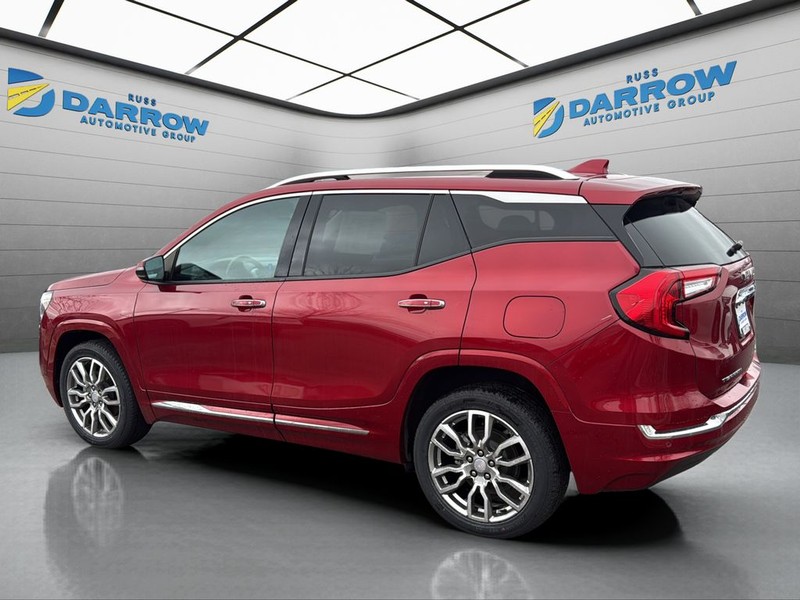 GMC Terrain Vehicle Full-screen Gallery Image 3