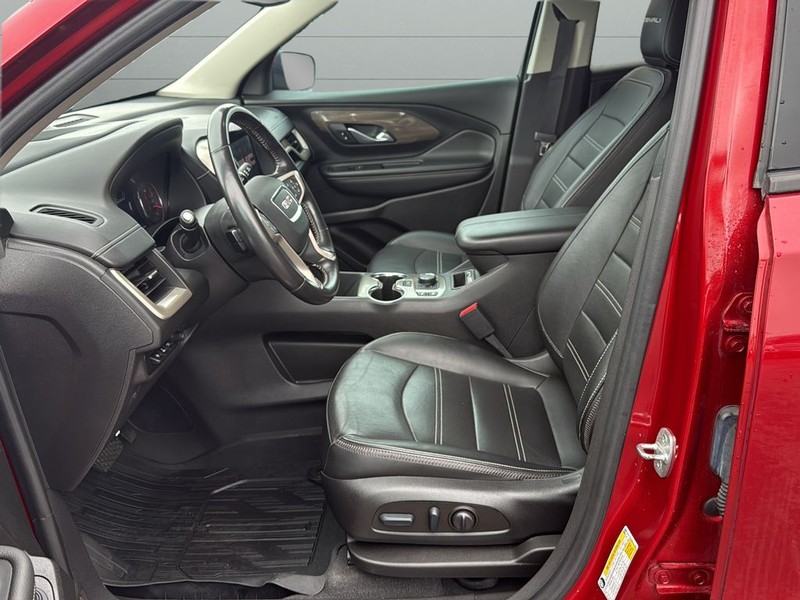 GMC Terrain Vehicle Full-screen Gallery Image 10