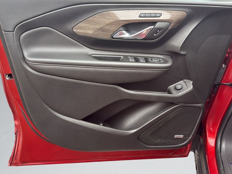 GMC Terrain Vehicle Full-screen Gallery Image 11