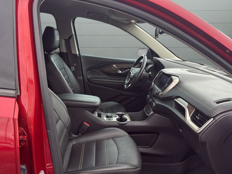 GMC Terrain Vehicle Full-screen Gallery Image 15