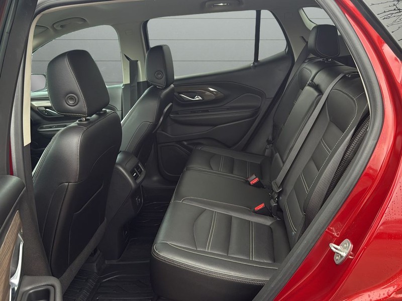 GMC Terrain Vehicle Full-screen Gallery Image 16