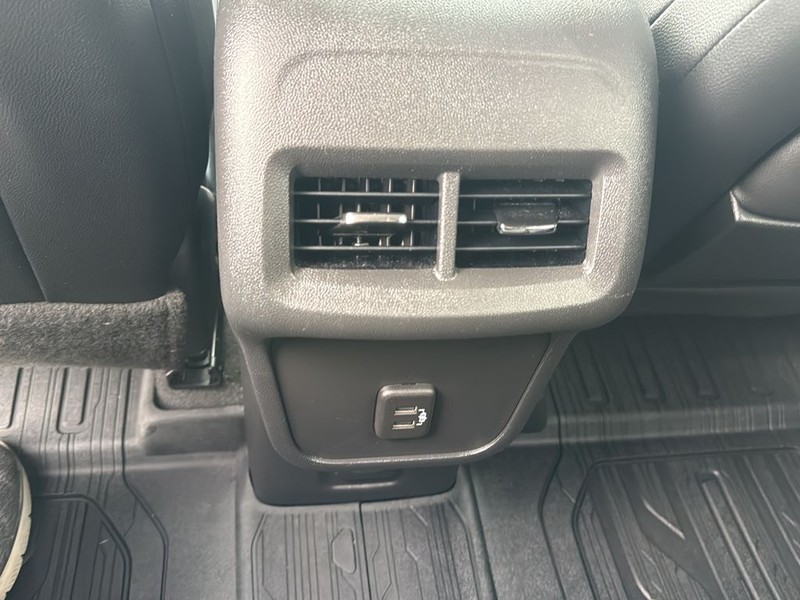 GMC Terrain Vehicle Full-screen Gallery Image 17