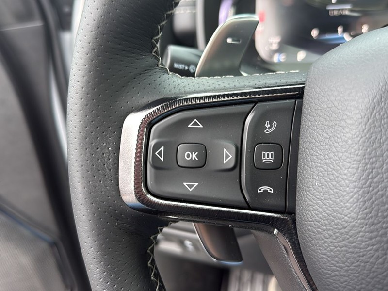 Ram 1500 Vehicle Full-screen Gallery Image 9