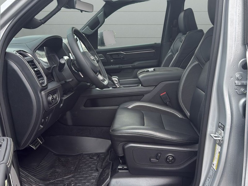 Ram 1500 Vehicle Full-screen Gallery Image 10