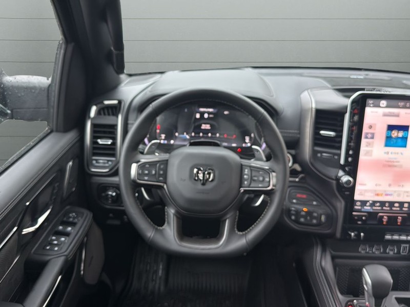 Ram 1500 Vehicle Full-screen Gallery Image 12