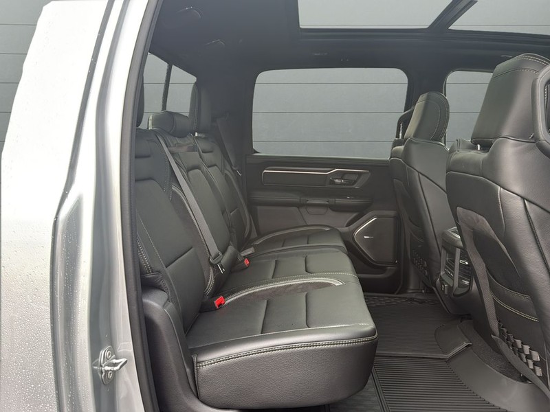 Ram 1500 Vehicle Full-screen Gallery Image 14