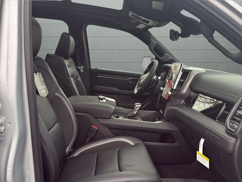 Ram 1500 Vehicle Full-screen Gallery Image 15