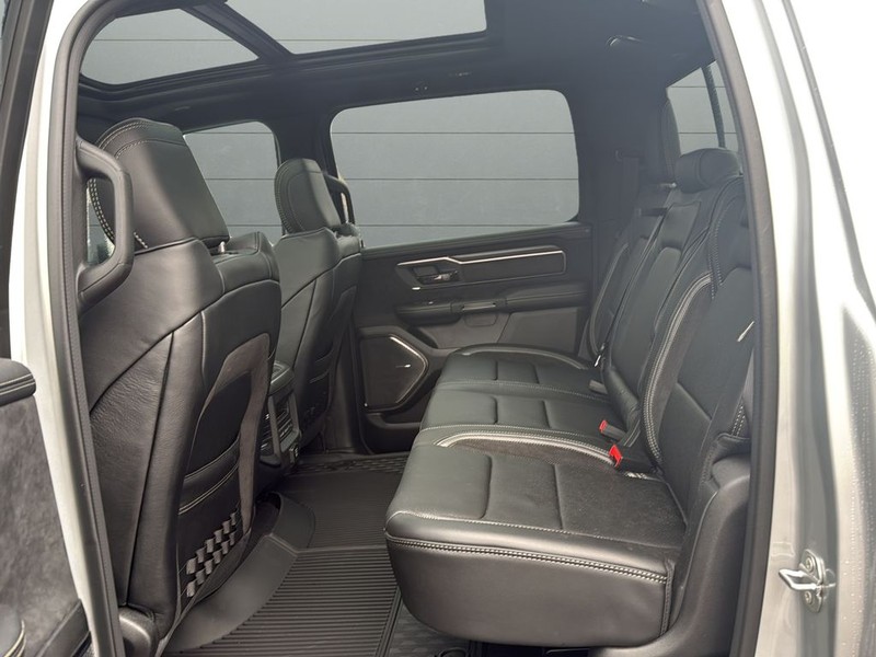 Ram 1500 Vehicle Full-screen Gallery Image 17