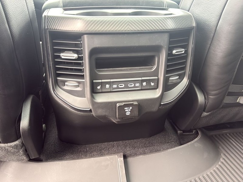 Ram 1500 Vehicle Full-screen Gallery Image 18