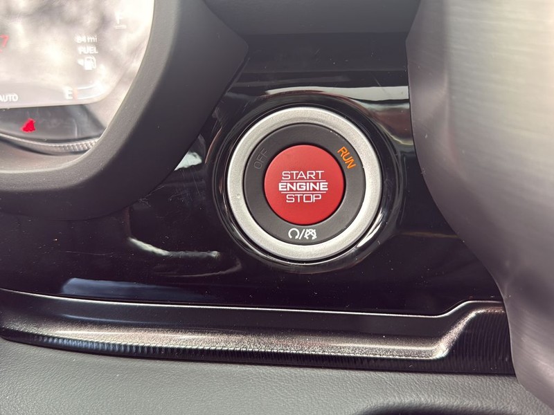 Ram 1500 Vehicle Full-screen Gallery Image 21