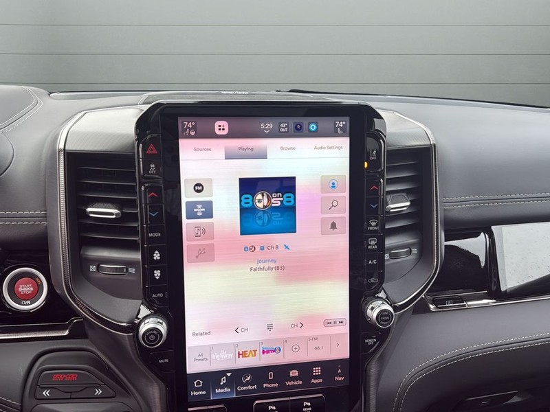 Ram 1500 Vehicle Full-screen Gallery Image 22