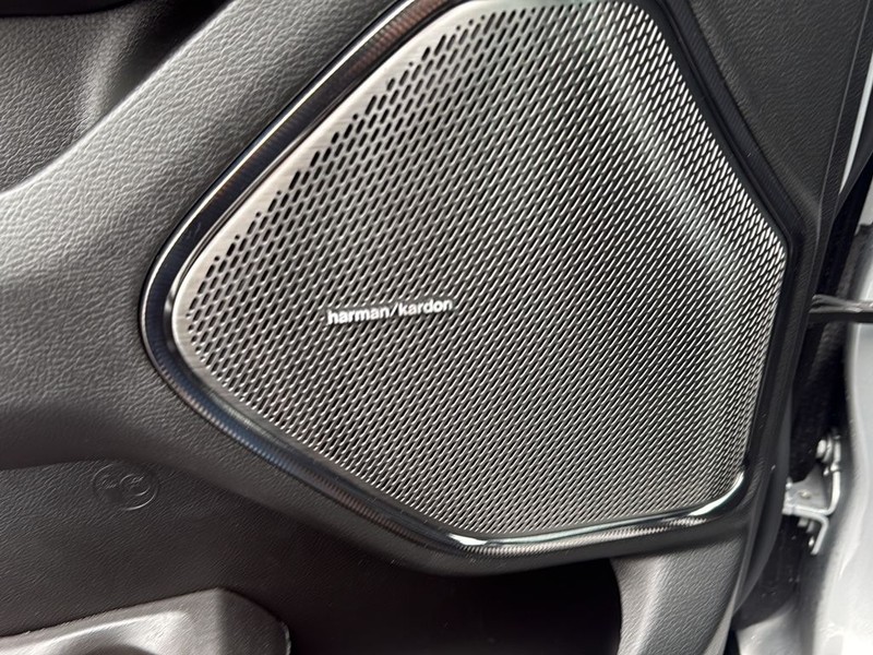 Ram 1500 Vehicle Full-screen Gallery Image 26