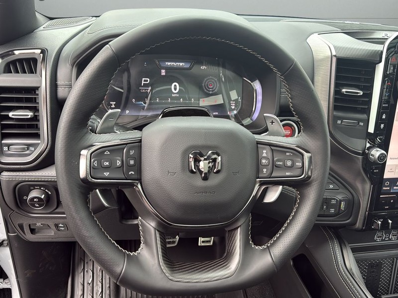 Ram 1500 Vehicle Full-screen Gallery Image 28