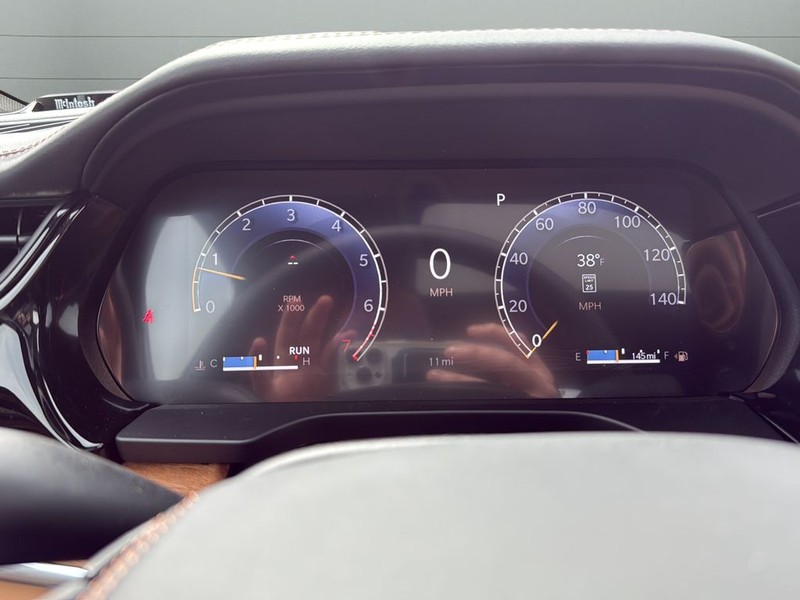 Jeep Grand Cherokee Vehicle Full-screen Gallery Image 13