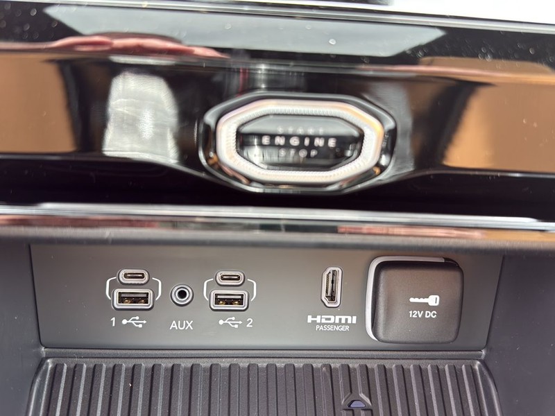 Jeep Grand Cherokee Vehicle Full-screen Gallery Image 21