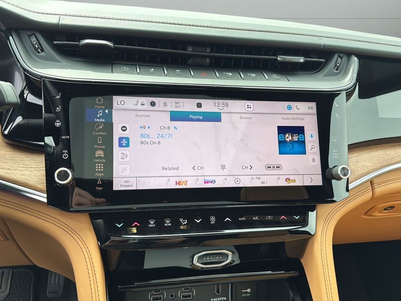 Jeep Grand Cherokee Vehicle Full-screen Gallery Image 23