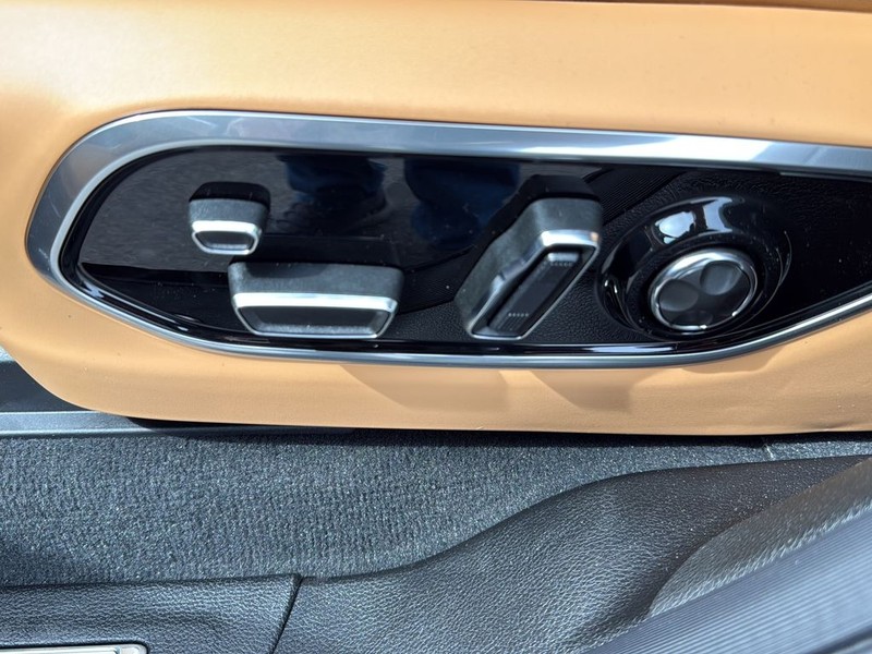 Jeep Grand Cherokee Vehicle Full-screen Gallery Image 28