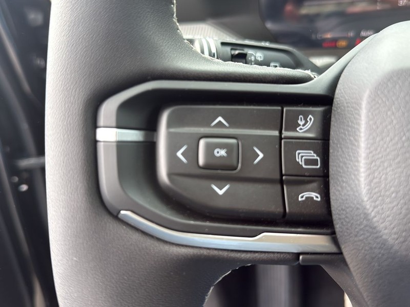 Jeep Cherokee Vehicle Full-screen Gallery Image 9