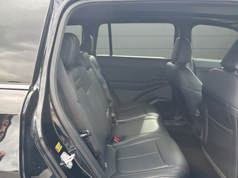 Jeep Cherokee Vehicle Full-screen Gallery Image 14