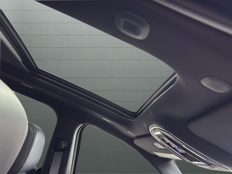Jeep Cherokee Vehicle Full-screen Gallery Image 16