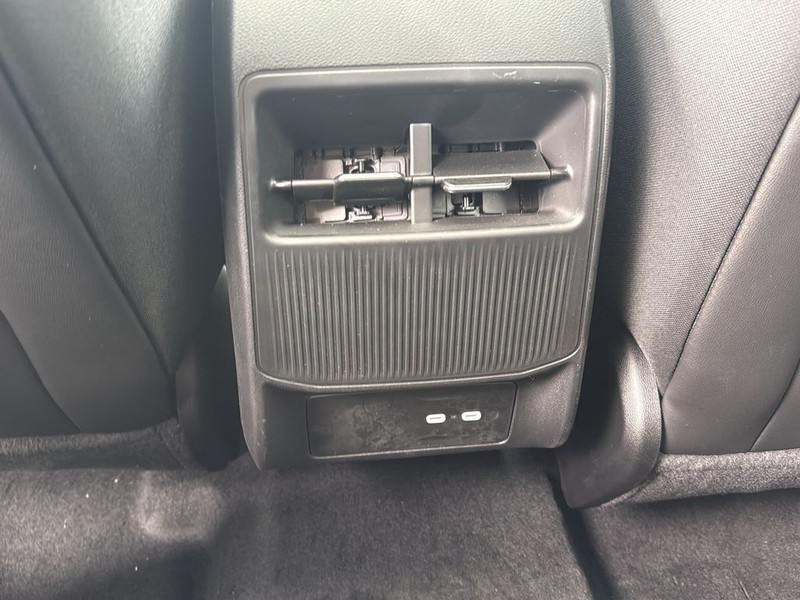 Jeep Cherokee Vehicle Full-screen Gallery Image 18