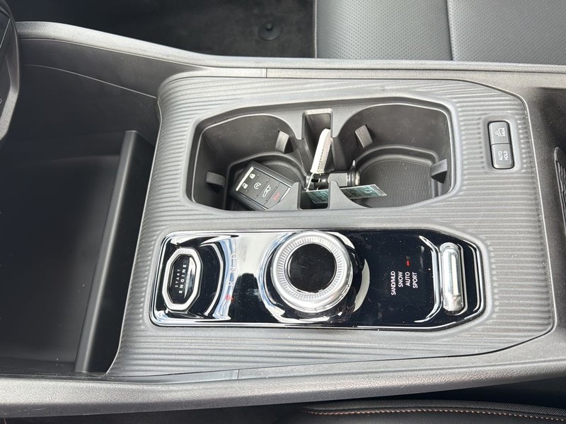 Jeep Cherokee Vehicle Full-screen Gallery Image 22