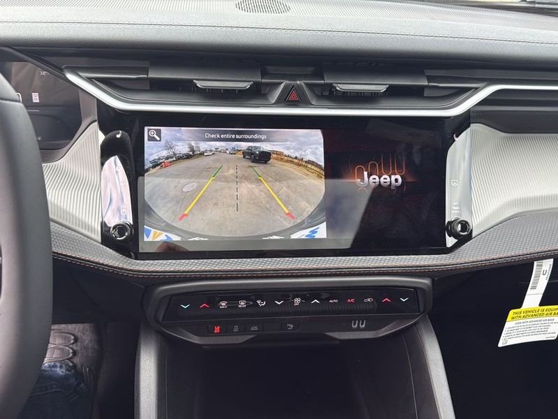 Jeep Cherokee Vehicle Full-screen Gallery Image 24