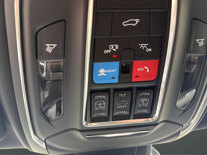Jeep Cherokee Vehicle Full-screen Gallery Image 25