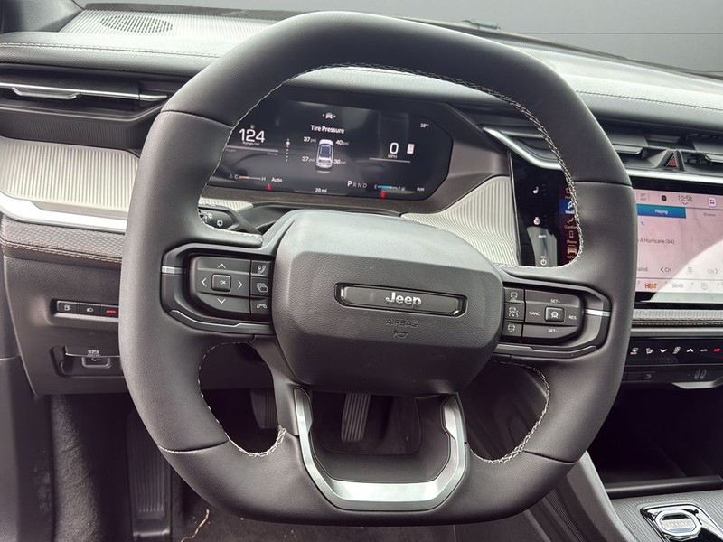 Jeep Cherokee Vehicle Full-screen Gallery Image 29